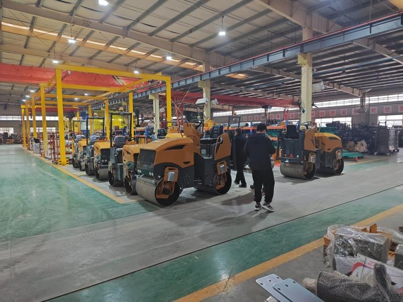 小型壓路機(jī)價(jià)格不能盲從，先把知識(shí)來(lái)學(xué)起！