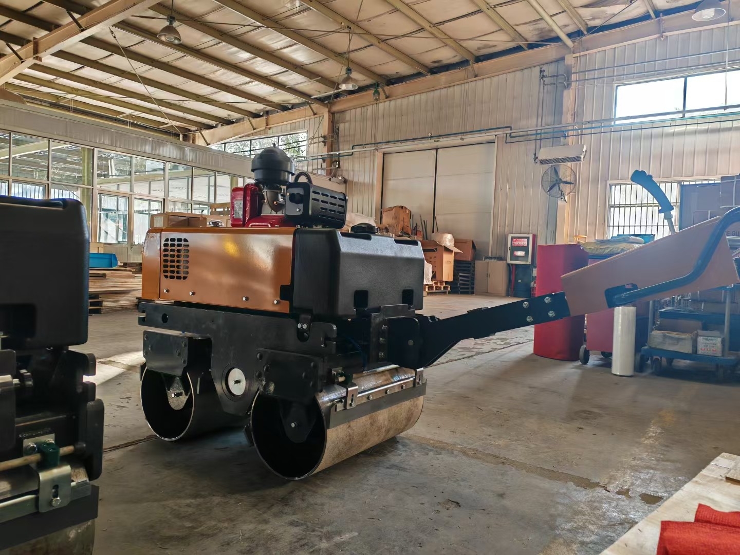 山東奔馬機(jī)械(SDBM)手扶雙鋼輪壓路機(jī)BM80